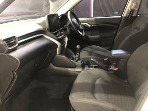 Toyota Urban Cruiser 1.5 XR manual - Image 7