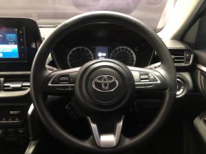 Toyota Urban Cruiser 1.5 XR manual - Image 8