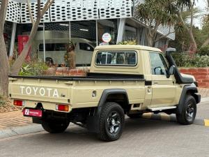 Toyota Land Cruiser 79 2.8GD-6 single cab auto - Image 2