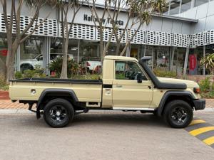 Toyota Land Cruiser 79 2.8GD-6 single cab auto - Image 3