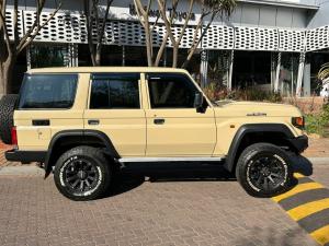 Toyota Land Cruiser 76 2.8GD-6 station wagon LX auto - Image 3
