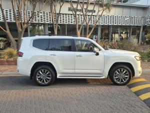 Toyota Land Cruiser 300 3.3D ZX - Image 3