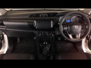 Toyota Hilux 2.4GD-6 4x4 SR - Image 6
