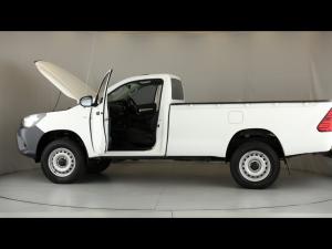 Toyota Hilux 2.4GD-6 4x4 SR - Image 11