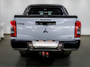 Mitsubishi Triton 2.4DI-D double cab 4x4 auto - Image 4