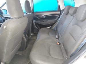 Toyota Urban Cruiser 1.5 XR manual - Image 9