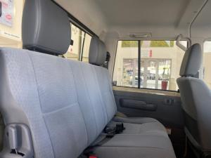 Toyota Land Cruiser 79 2.8GD-6 double cab - Image 10