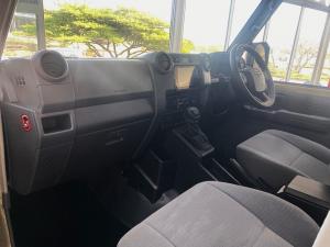 Toyota Land Cruiser 79 2.8GD-6 double cab - Image 11