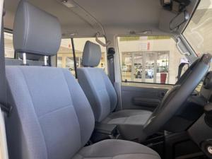 Toyota Land Cruiser 79 2.8GD-6 double cab - Image 9