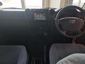 Toyota Land Cruiser 79 4.5D-4D V8 single cab LX - Image 10