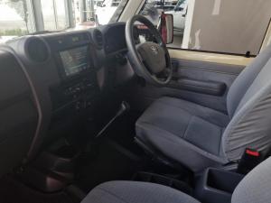 Toyota Land Cruiser 79 4.5D-4D V8 single cab LX - Image 11