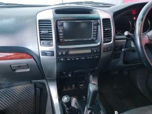 Toyota Land Cruiser Prado 4.0 VX - Image 13