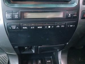 Toyota Land Cruiser Prado 4.0 VX - Image 15
