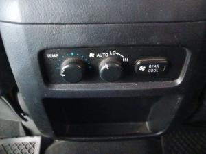 Toyota Land Cruiser Prado 4.0 VX - Image 16