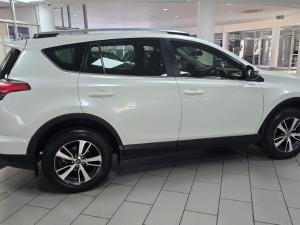 Toyota RAV4 2.0 GX auto - Image 13