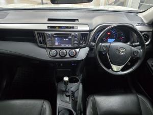 Toyota RAV4 2.0 GX auto - Image 2
