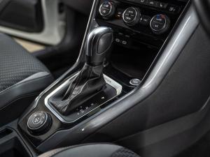 Volkswagen T-Roc 2.0TSI 140kW 4Motion R-Line - Image 27