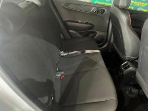 Hyundai Grand i10 1.0 Premium hatch - Image 9