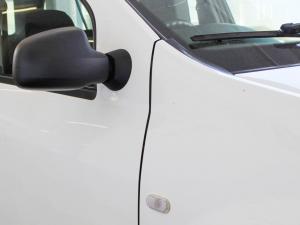 Nissan NP200 1.6i - Image 9