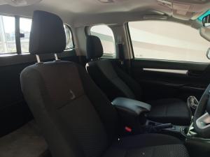 Toyota Hilux 2.4GD-6 Xtra cab Raider manual - Image 12