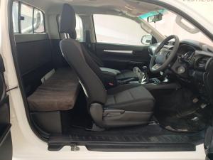 Toyota Hilux 2.4GD-6 Xtra cab Raider manual - Image 13