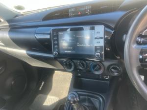 Toyota Hilux 2.4GD-6 single cab 4x4 Raider manual - Image 9