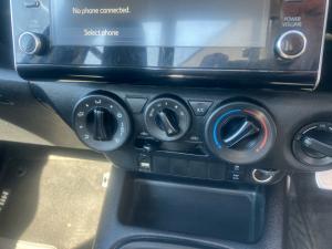 Toyota Hilux 2.4GD-6 single cab 4x4 Raider manual - Image 10