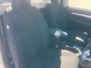 Toyota Hilux 2.4GD-6 single cab 4x4 Raider manual - Image 11