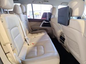 Toyota Land Cruiser 200 4.5D-4D V8 VX-R - Image 16