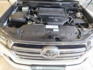 Toyota Land Cruiser 200 4.5D-4D V8 VX-R - Image 19