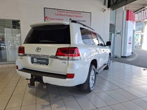 Toyota Land Cruiser 200 4.5D-4D V8 VX-R - Image 2