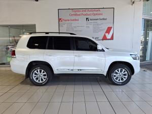 Toyota Land Cruiser 200 4.5D-4D V8 VX-R - Image 3