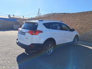 Toyota RAV4 2.0 GX - Image 2