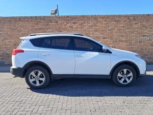 Toyota RAV4 2.0 GX - Image 3