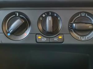 Volkswagen Polo Vivo 1.4 Comfortline - Image 8