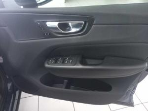 Volvo XC60 B5 Momentum Geartronic - Image 8