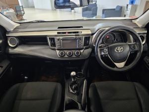 Toyota RAV4 2.0 GX - Image 11