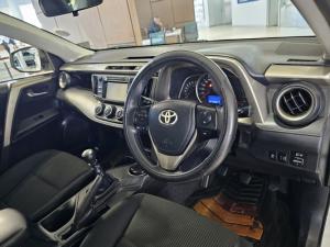 Toyota RAV4 2.0 GX - Image 9