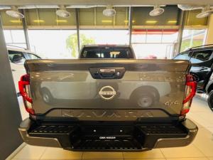 Nissan Navara 2.5DDTi double cab LE 4x4 - Image 4