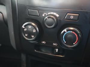 Isuzu D-Max 250 4x4 Hi-Ride - Image 14