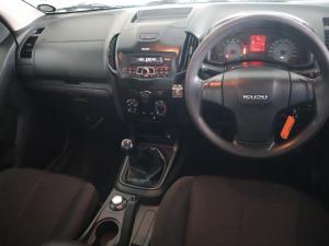 Isuzu D-Max 250 4x4 Hi-Ride - Image 15