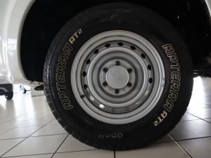 Isuzu D-Max 250 4x4 Hi-Ride - Image 21