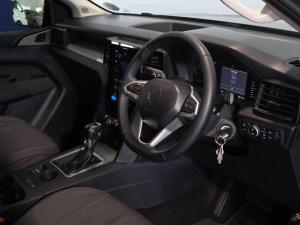 Volkswagen Amarok 2.0TDI double cab Life auto - Image 18
