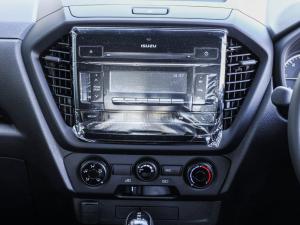 Isuzu D-Max 1.9TD double cab L auto - Image 12