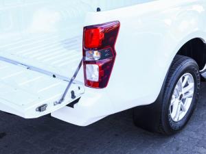 Isuzu D-Max 1.9TD double cab L auto - Image 19