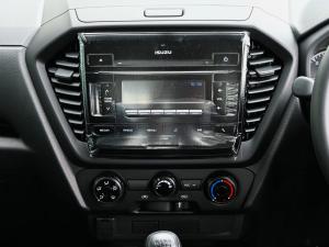 Isuzu D-Max 1.9TD double cab L manual - Image 12