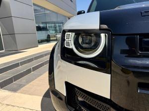Land Rover Defender 110 D300 X-Dynamic HSE - Image 5