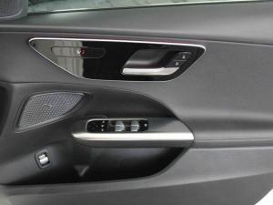 Mercedes-Benz C-Class C220d Avantgarde - Image 17