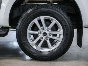 Isuzu D-Max 3.0TD double cab LS 4x4 auto - Image 18