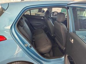 Hyundai i10 1.25 GLS/FLUID automatic - Image 12